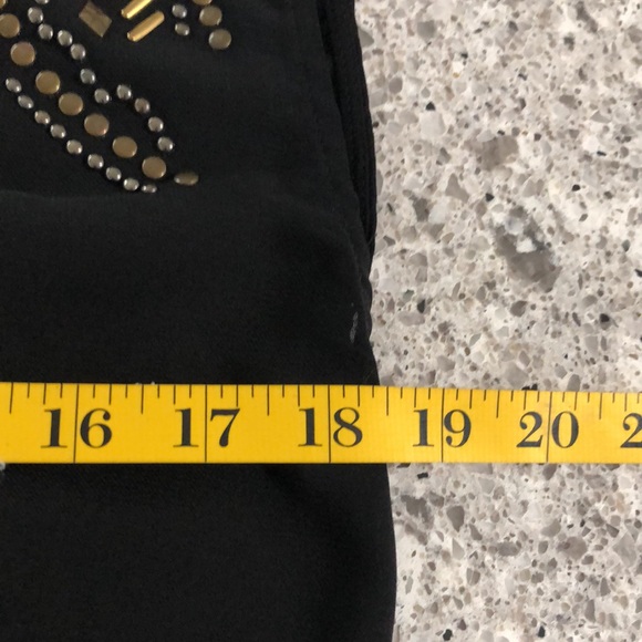 {Ecote} Black Decorative Neckline Sleeveless Open Back Blouse - Picture 8 of 9